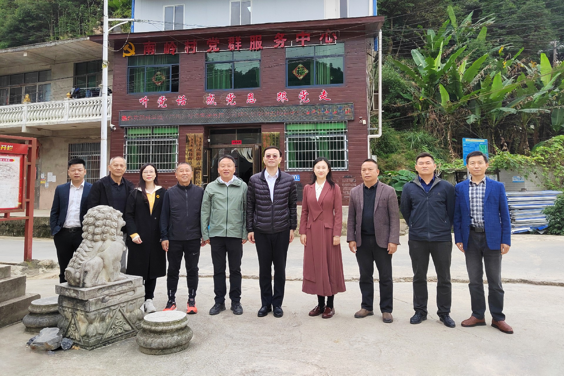 1761526128375135.jpg 合影.jpg